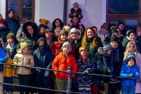 Kamnik navdušen nad predstavo Miklavž, trije otroci in ogenj Parkeljnov (13)